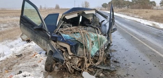 В ДТП в Волгоградской области погибли два человека, пострадали двое, в том числе 16-летняя девочка