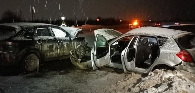 Три человека погибли в результате столкновения двух иномарок в Ивановской области