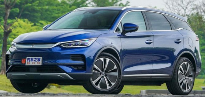 В Россию привезли новые для её авторынка электромобили фирмы BYD