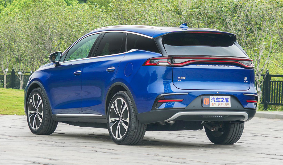 В Россию привезли новые для её авторынка электромобили фирмы BYD бид 2