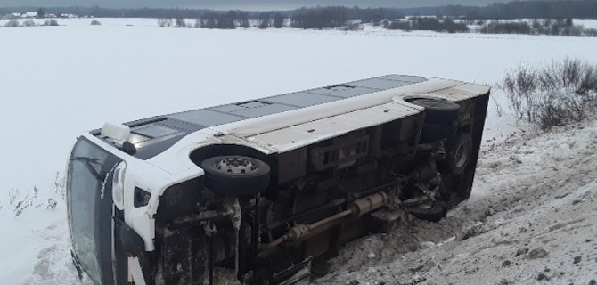 В Ивановской области опрокинулся пассажирский автобус, есть пострадавшие