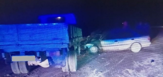 «Тойота» и грузовик столкнулись в Челябинской области, один человек погиб