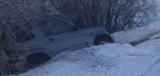 «Мицубиси» съехала в кювет в Омской области, водитель погиб