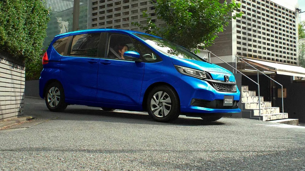 В нашей стране появились недорогие минивэны Honda Freed фрид 3