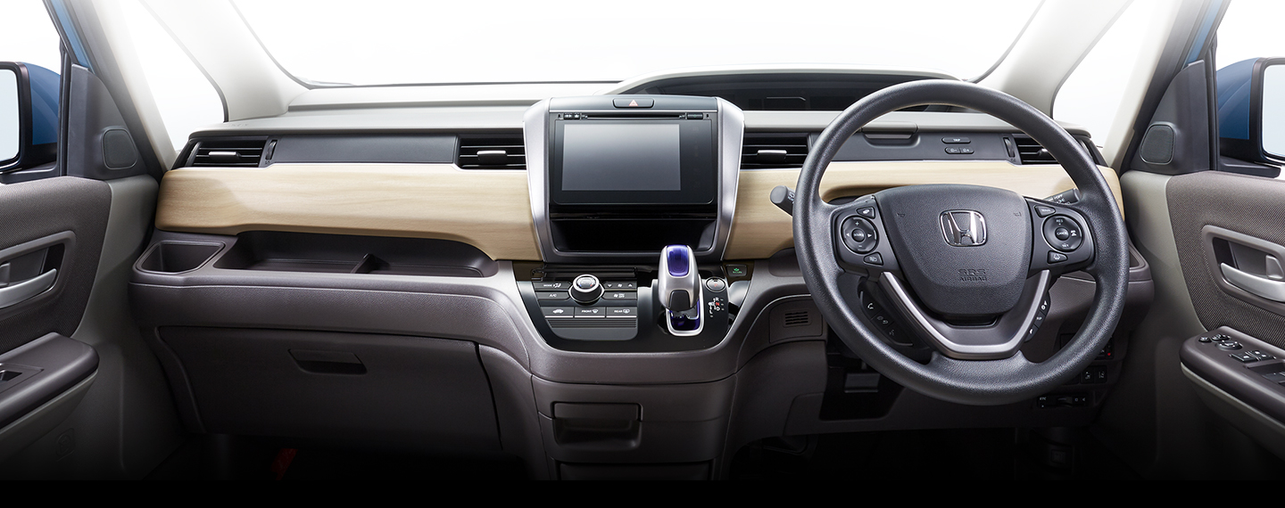 В нашей стране появились недорогие минивэны Honda Freed фрид 8