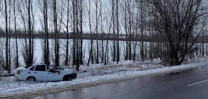 В Воронежской области «Лада» опрокинулась в кювет, погибла автомобилистка