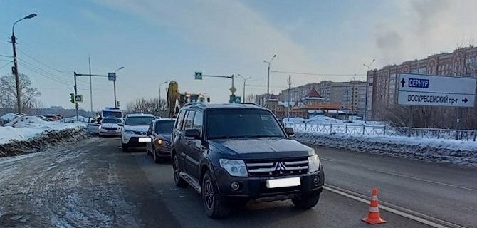 В Йошкар-Оле «Тойота» «догнала» «Гранту», а та столкнулась с «Мицубиси». В ДТП пострадал ребенок