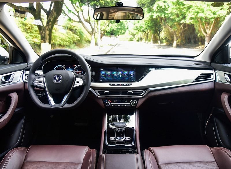 В нашу страну прибыли электроседаны Changan Eado чанг 3