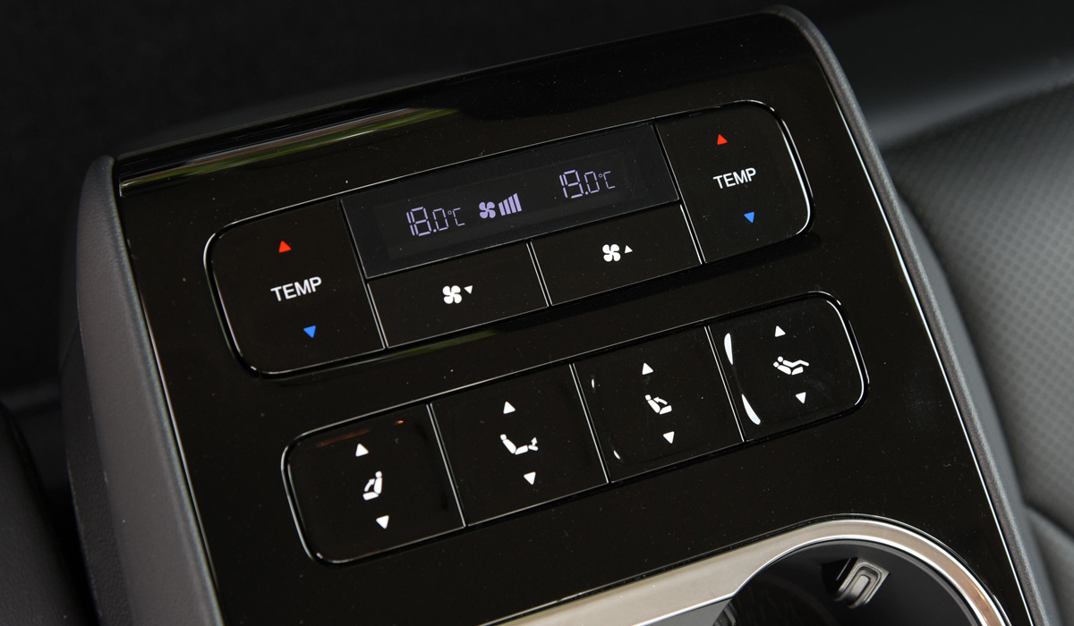 Начались российские продажи электромобилей Hongqi E-QM5 хунцы 6