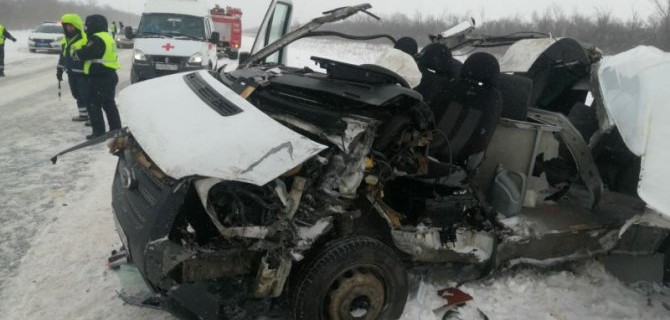 Пять человек погибли, 11 пострадали в ДТП с маршрутным автобусом в Самарской области