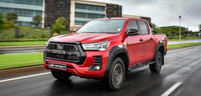 В Россию вернулись культовые пикапы Toyota Hilux