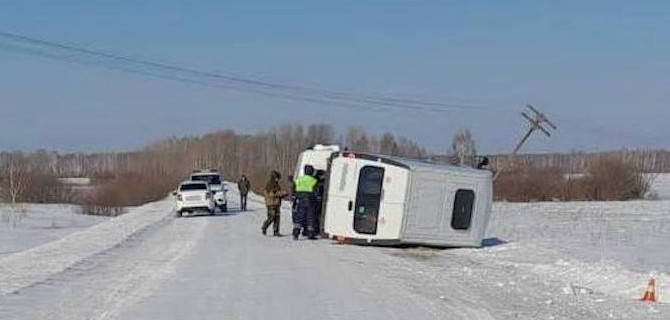 Пассажирская "ГАЗель" опрокинулась в Омской области, пострадала пассажирка