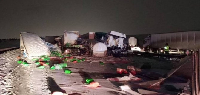 В массовом ДТП с участием грузовых автомобилей в Татарстане пострадали 3 человека