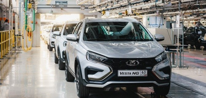 Появились снимки седана и универсала Lada Vesta NG в базовой комплектации