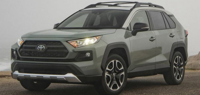 В России подешевели кроссоверы Toyota RAV4
