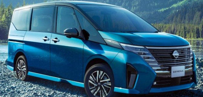 В России появились праворульные минивэны Nissan Serena