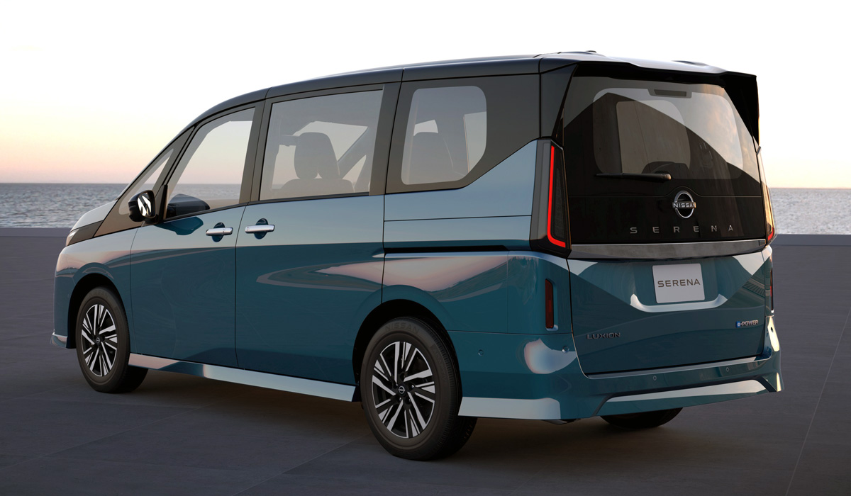 В России появились праворульные минивэны Nissan Serena серена 3