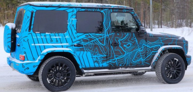 Электрический "Гелик" почти готов – фотошпионы засняли тесты Mercedes-Benz EQG