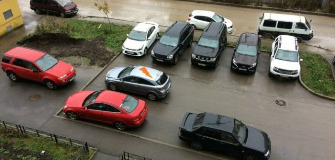 Как не нужно парковать машины во дворах