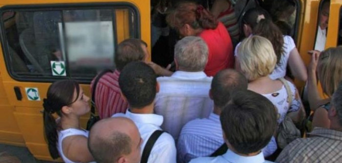 Российские автомобилисты стали меньше ездить, но покупать больше запчастей