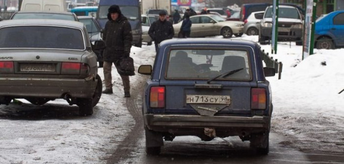 Автомобилистов нашей страны стали строже наказывать за езду по тротуарам и парковку на них