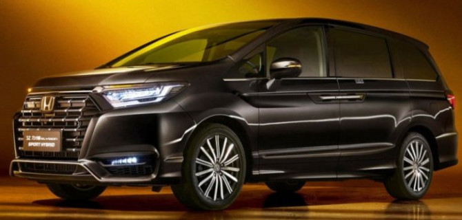 В России впервые появились премиальные минивэны Honda Elysion