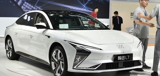 На российском авторынке появились люксовые электроседаны Zhiji L7