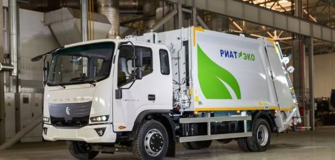 Камский автозавод представил новую машину для коммунальных служб