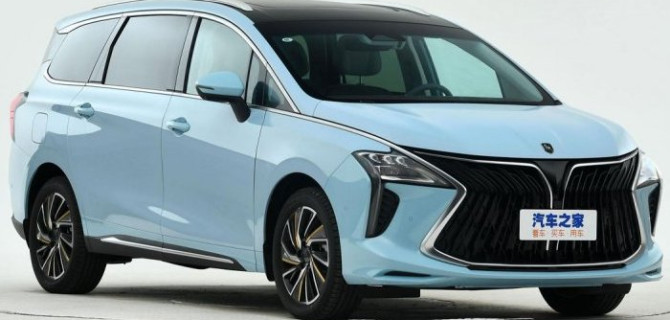 В нашей стране впервые появились минивэны Dongfeng Forthing Yacht