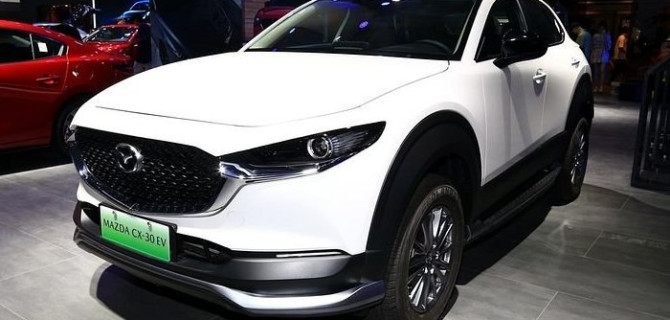 На авторынке нашей страны впервые появились электрические кроссоверы Mazda CX-30 EV