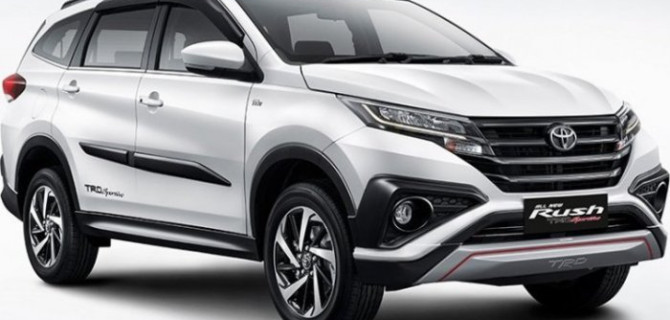 В нашей стране впервые появились минивэны Toyota Rush