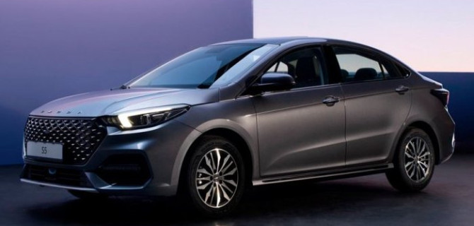 В России начались продажи седанов Omoda S5