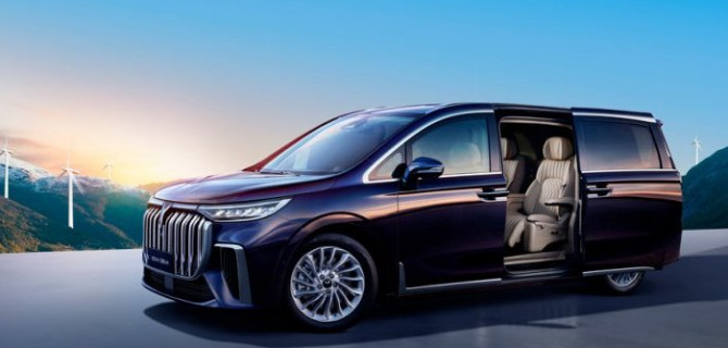 В России начались продажи электрических минивэнов Voyah Dream EV