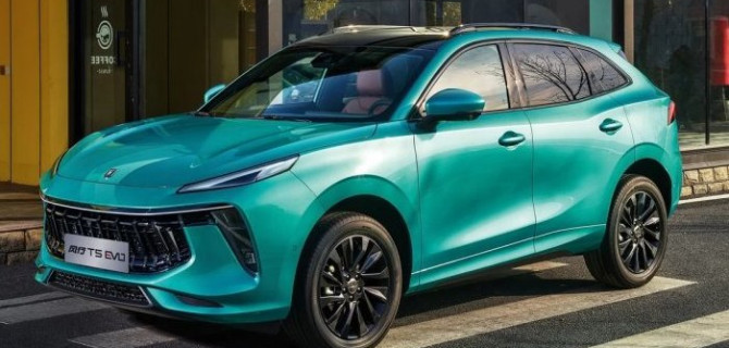 В России появились спортивные кроссоверы от Dongfeng