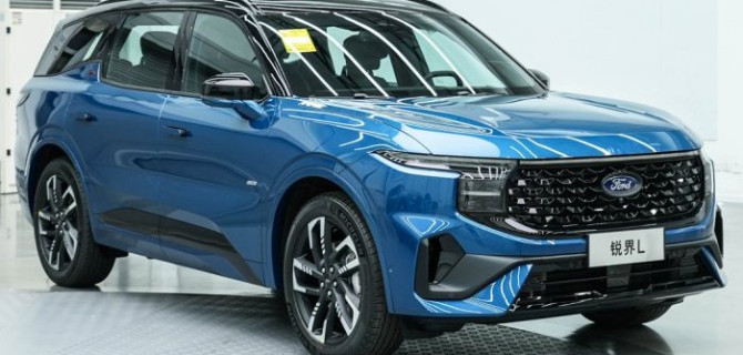 На авторынок нашей страны впервые вывели премиальные кроссоверы Ford Edge L