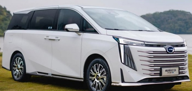 В России появились «озеленённые» минивэны GAC Trumpchi E9