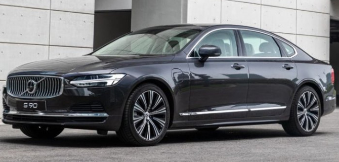На российский авторынок вернулись премиальные седаны Volvo S90