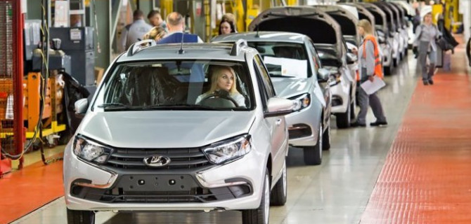 «АвтоВАЗ» вернул в легковушки Lada Granta электрические корректоры фар