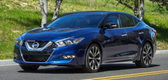 На российском авторынке появились мощные седаны Nissan Maxima