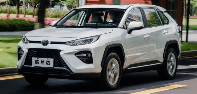 На нашем авторынке впервые появились кроссоверы Toyota Wildlander
