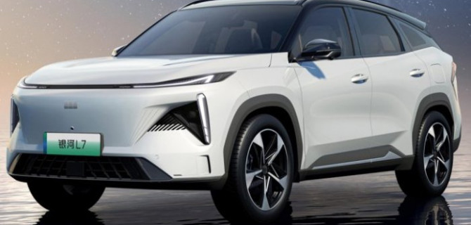 На российском авторынке впервые появились кроссоверы Geely Galaxy L7
