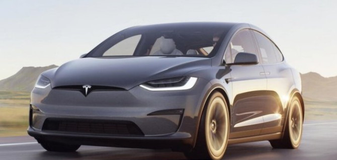 Tesla урезала функционал своих дорогих моделей и начала продавать их дешевле