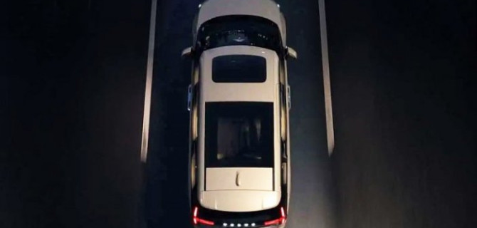 Компания Volvo показала тизер нового минивэна