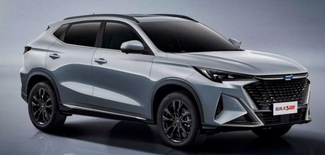 В России появился китайский кроссовер Auchan X5 Plus