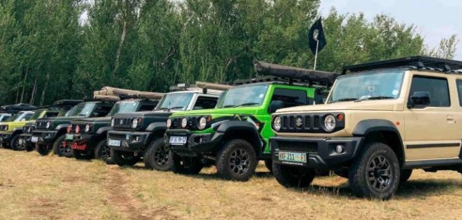 Для чего 796 водителей Suzuki Jimny одновременно включили фары