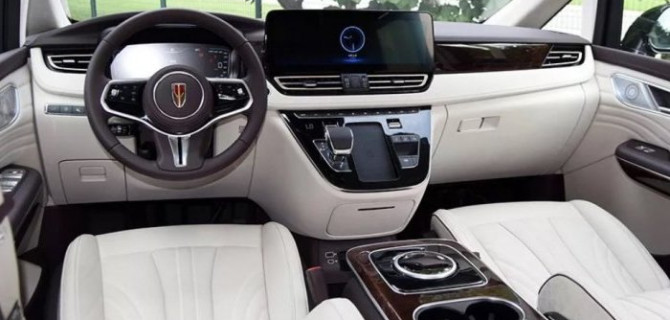 Hongqi расширяет свою линейку автомобилей на российском рынке — скоро появятся кроссовер HS3 и минивэн HQ9