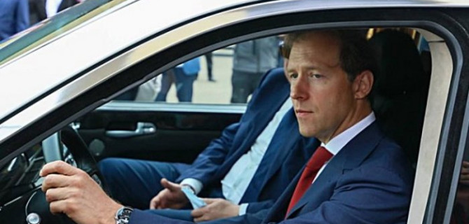 Российские чиновники должны пересесть на «Весты», «Нивы», УАЗики и «Москвичи». Так сказали в Минпромторге