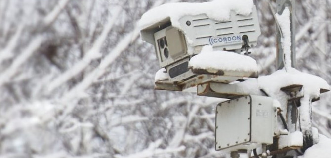 Почему не стоит надеяться на то, что дорожные камеры в плохую погоду «не заметят» правонарушений 