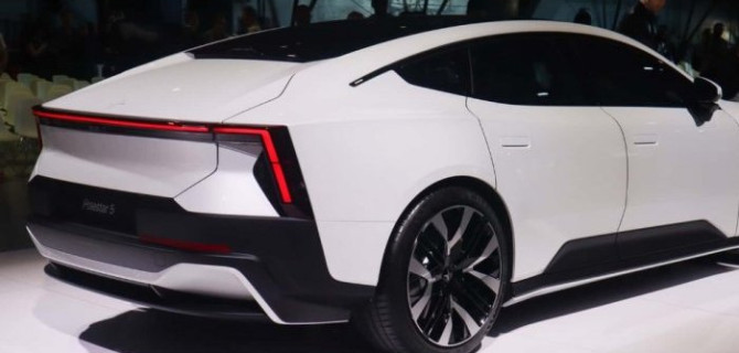 Почему на новом седане Polestar нет заднего стекла