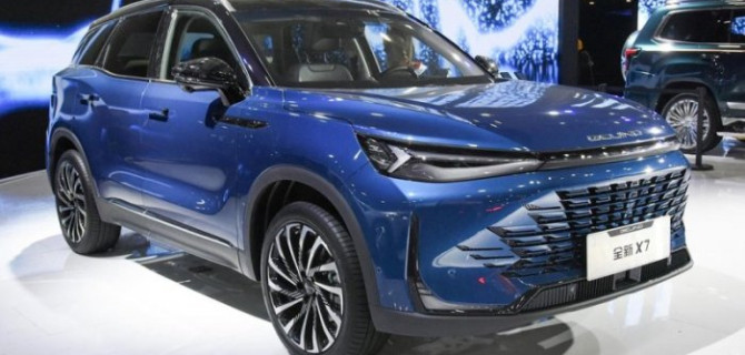 В России начались продажи китайского кроссовера BAIC X7